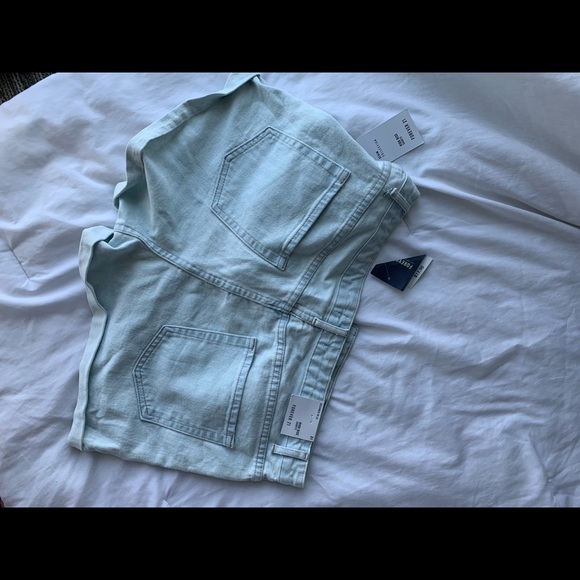 Forever 21 shorts. BRAND NEW - Picture 2 of 2